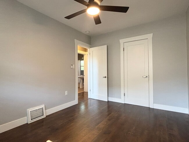 Building Photo - Stunning Remodel Near 9th & 9th!