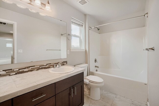 Building Photo - Amazing 4bed/2.5bath with Den in Kent, WA!