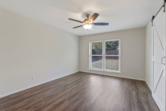 Building Photo - 2601 Knoll Trail