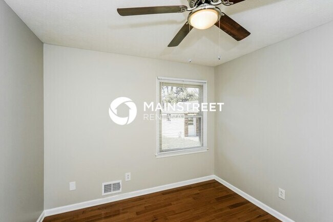 Building Photo - 3 Bedroom Pet-Friendly Home in LOUISVILLE,...
