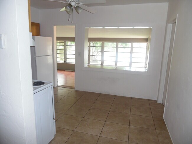 Building Photo - 1900 NE 157th Ter