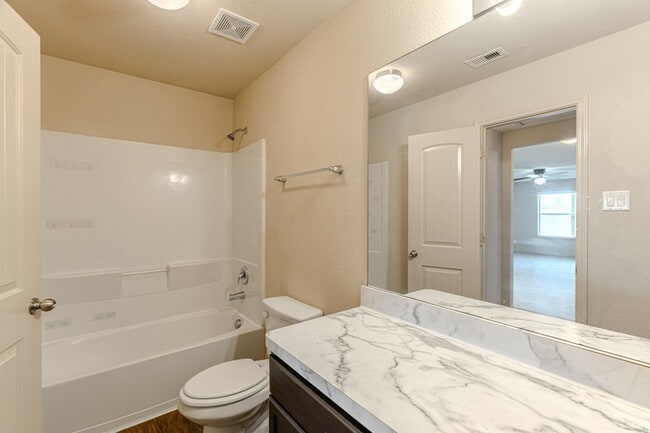 Building Photo - 2007 Naplechase Crest Dr