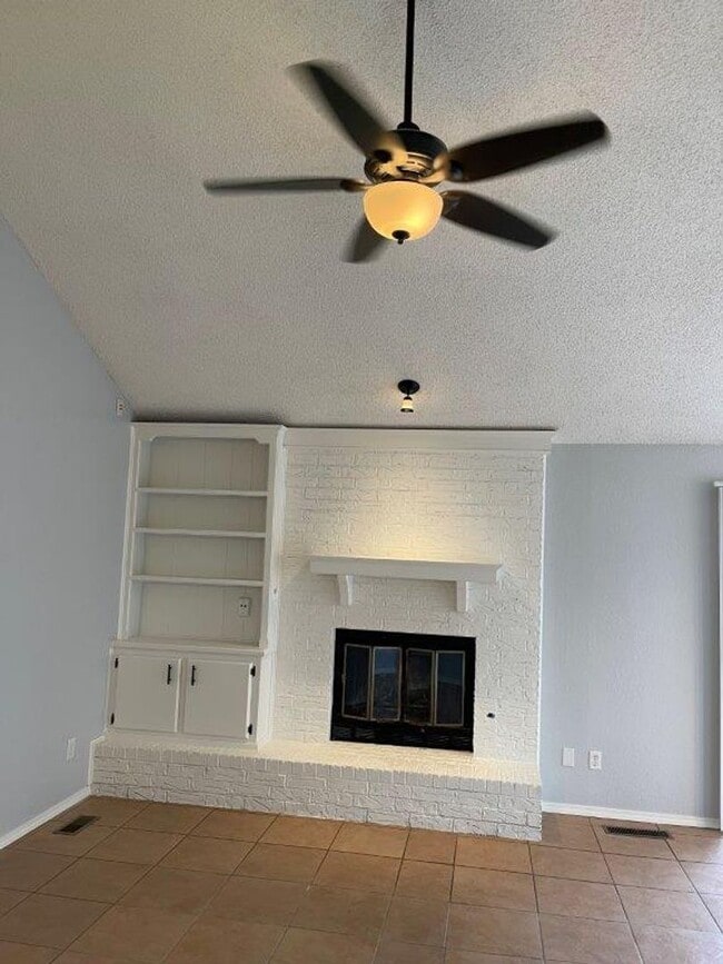 Building Photo - Completely remodeled and ready for move in...