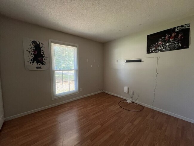 Building Photo - Cozy 3 Bedroom, 1.5 Bath Home in Brynn Marr