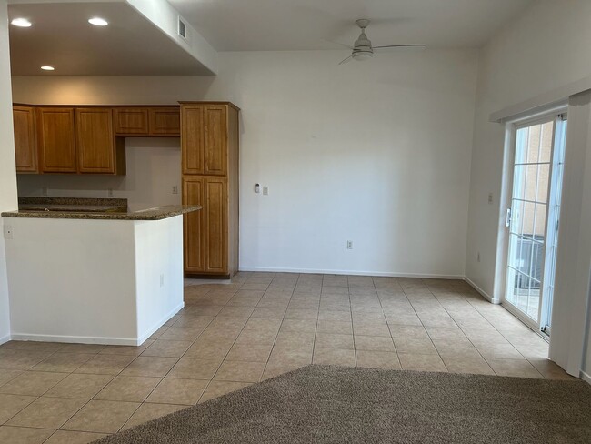Building Photo - Luxurious 3 bedroom, 2.5 bath townhome, AC...