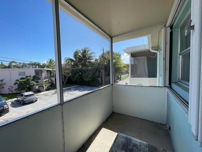 Building Photo - 306 E Ocean Ave