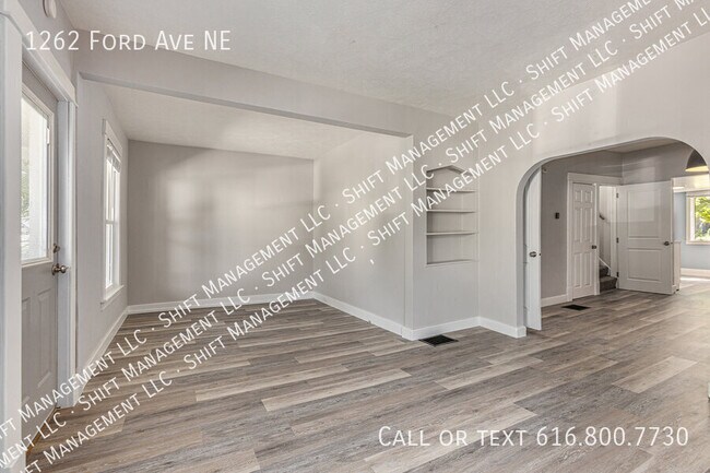 Building Photo - 1262 Ford Ave NE
