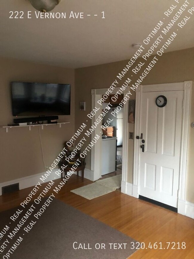 Building Photo - 222 E Vernon Ave