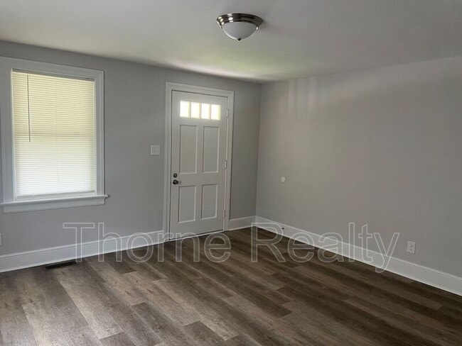 Building Photo - 1131 Nashville Rd