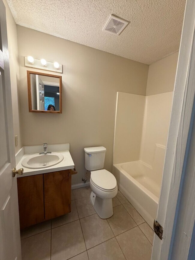 Building Photo - 412/414 Admirals Walk Dr