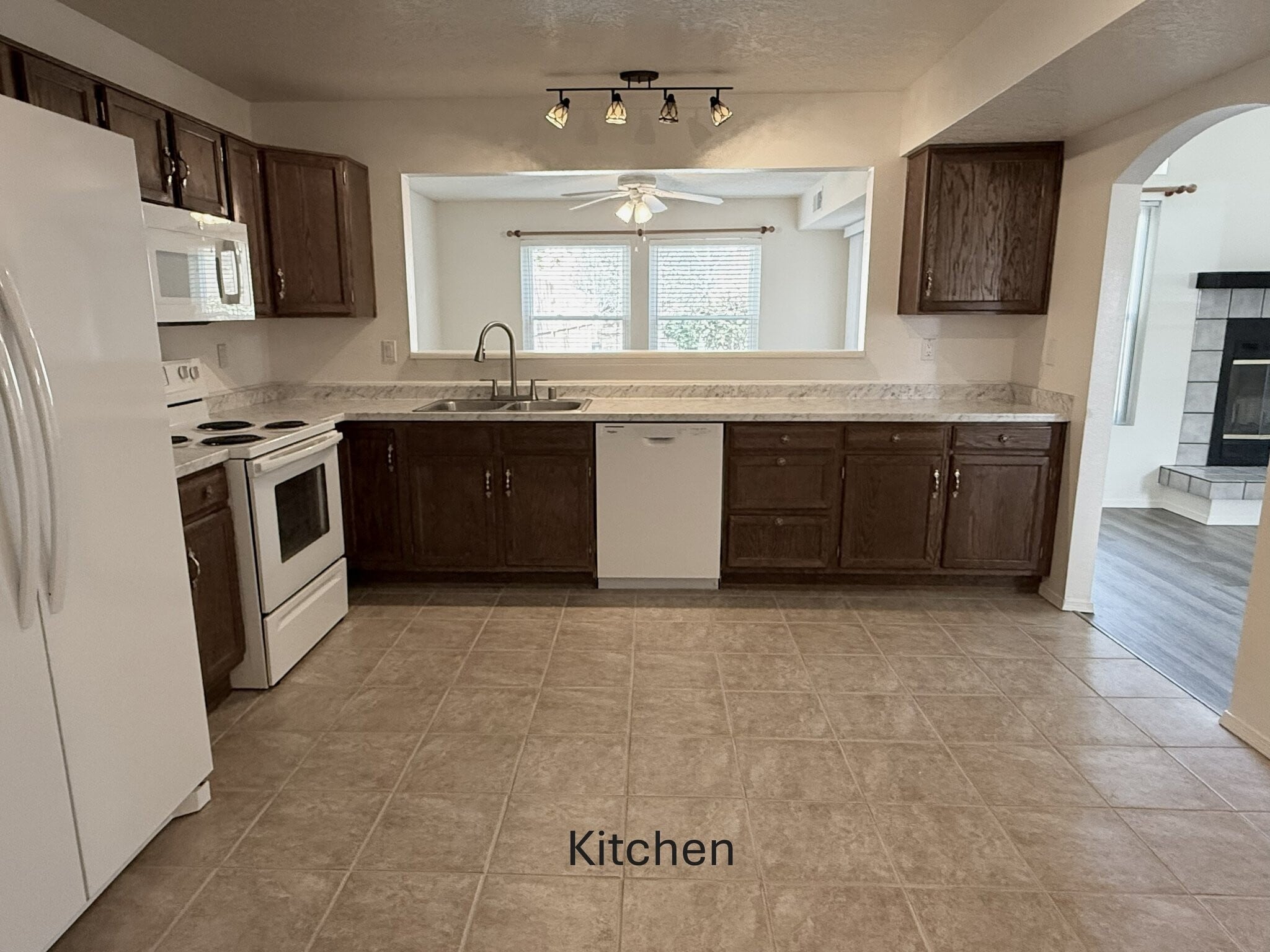 Building Photo - 5204 Edwards Dr NE