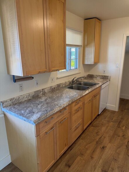 Building Photo - 6552 Miles Ln