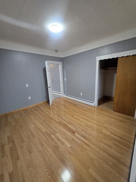 Building Photo - 100 Peever St