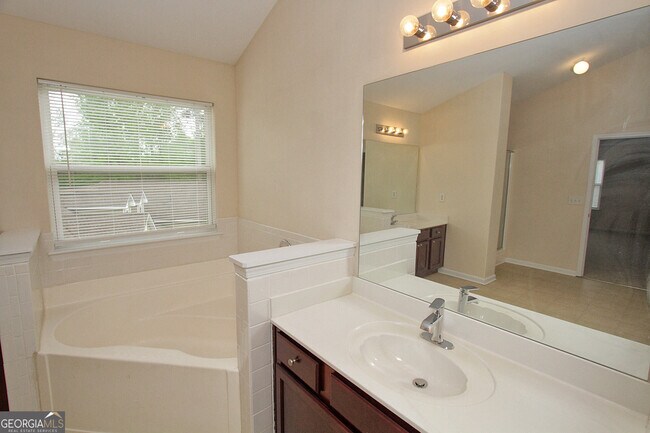 Building Photo - 728 Castle Top Ct SE