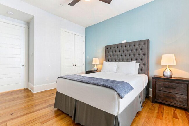 Building Photo - 1218 Carondelet St