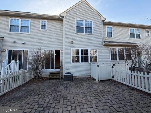 Building Photo - 28 Stanwyck Ct