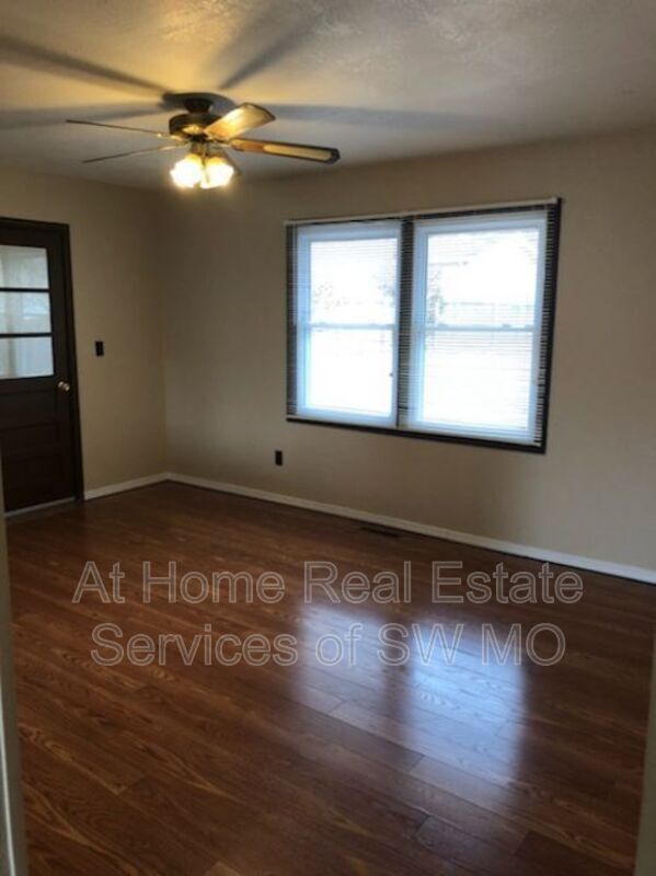 Building Photo - 3231 W Olive St