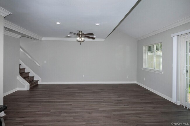 Building Photo - 2505 Townehouse Dr