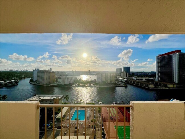 Building Photo - 1865 S Ocean Dr