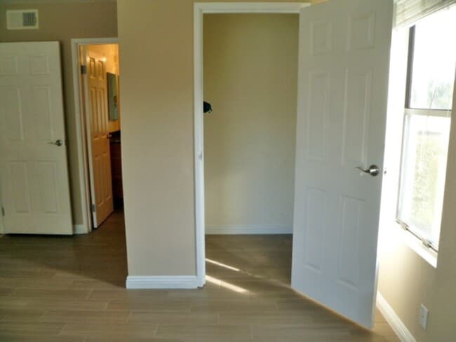 Building Photo - Palm Lake Villas Condo #130
