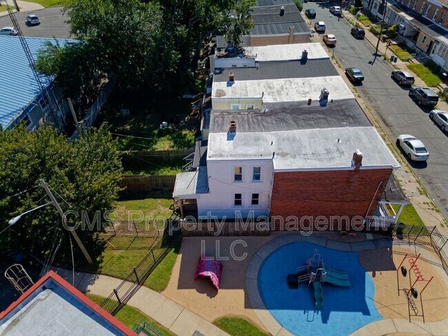 Building Photo - 12 Adella Ave