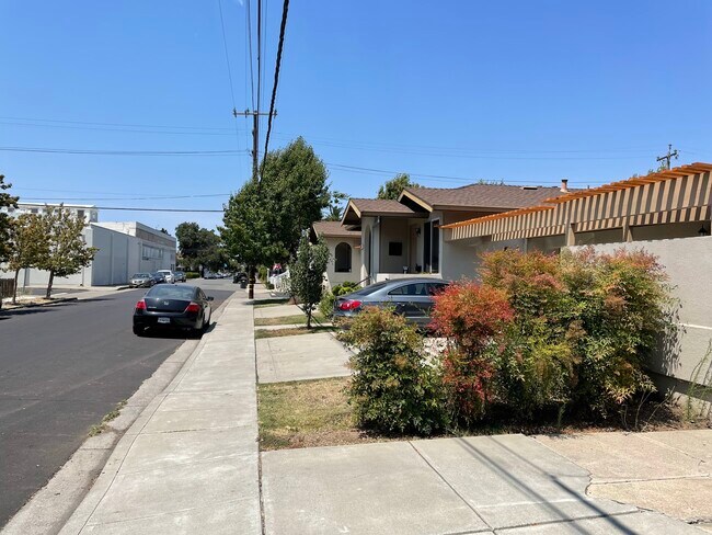 Building Photo - 1019 Castro St