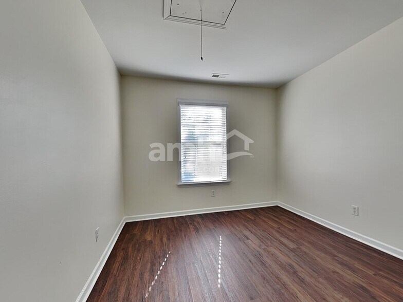 Building Photo - 103 Poplar Woods Dr