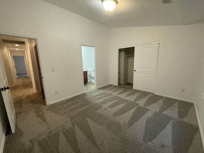 Building Photo - 13556 SE Steele St