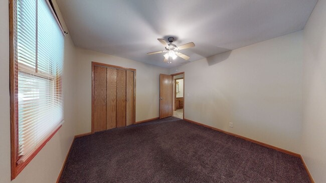 Building Photo - 3 Bedroom, 1.5 Bathroom House