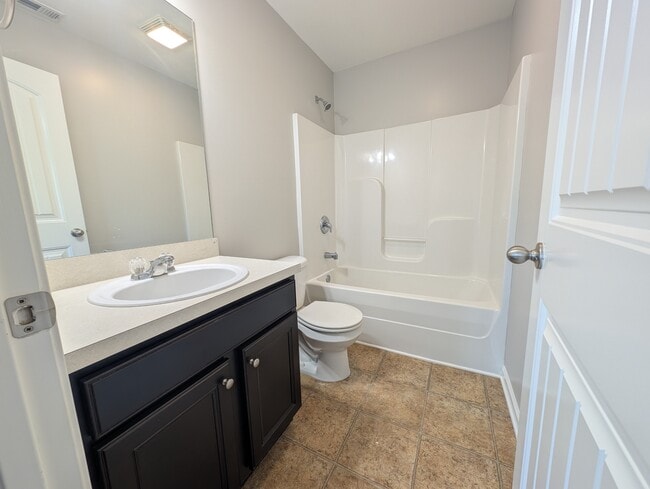Building Photo - 1438 Riverbrook Dr