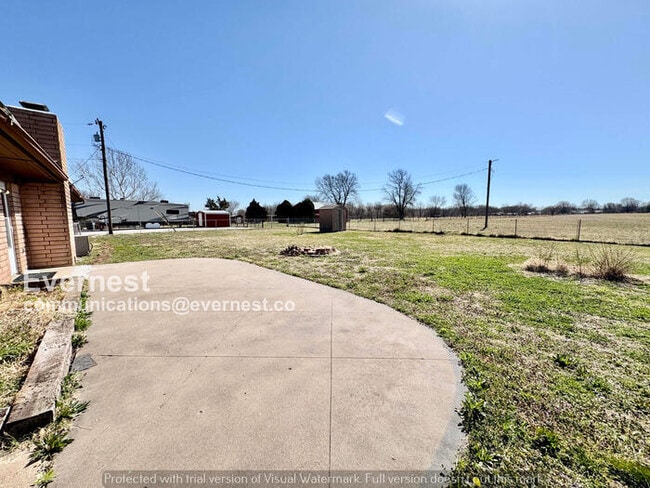 Building Photo - 3 Bed/2 Bath Home with Garage / Pet-Friendly / Available Now!