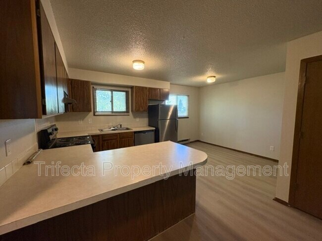 Building Photo - 4957 Basswood Dr