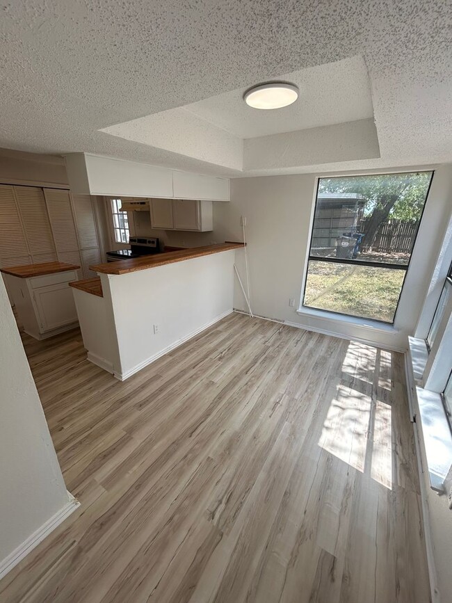 Building Photo - Come and see this well-kept beautiful home today!