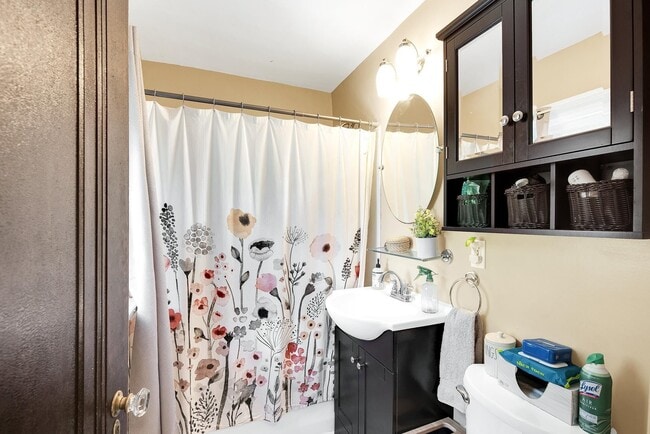 Building Photo - 107 Mt Vernon St