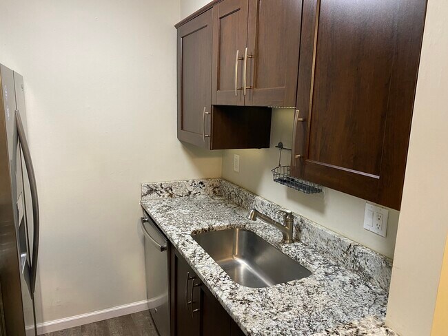Building Photo - 580 Kellogg St