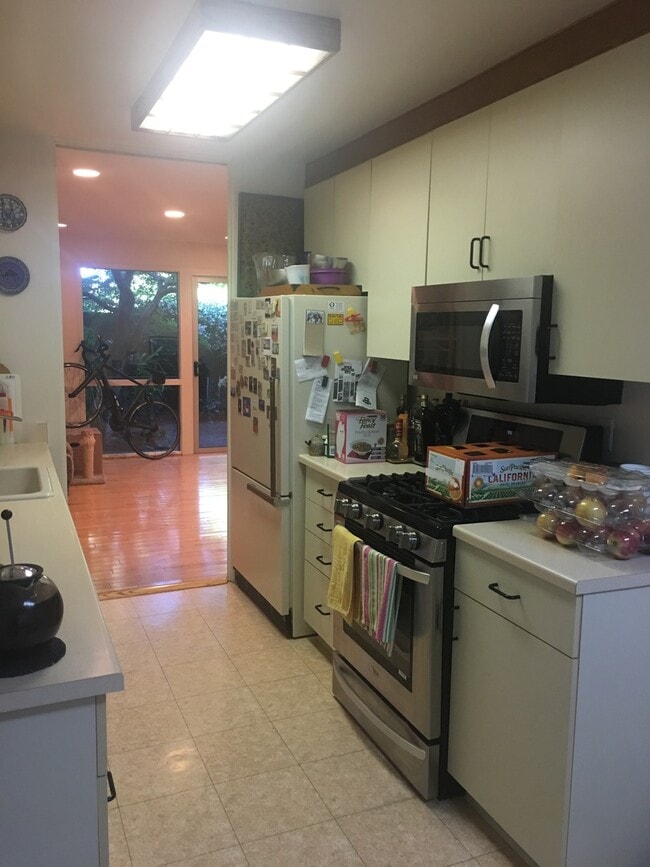 Building Photo - 3br/1.5ba Meadows of Terra Linda Townhouse...