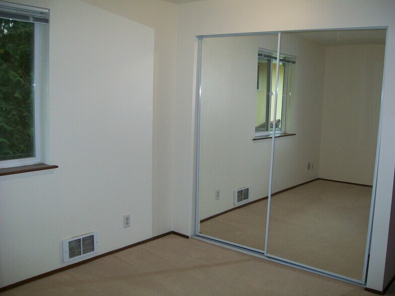 Bedroom - 2133 NW Mulholland Blvd