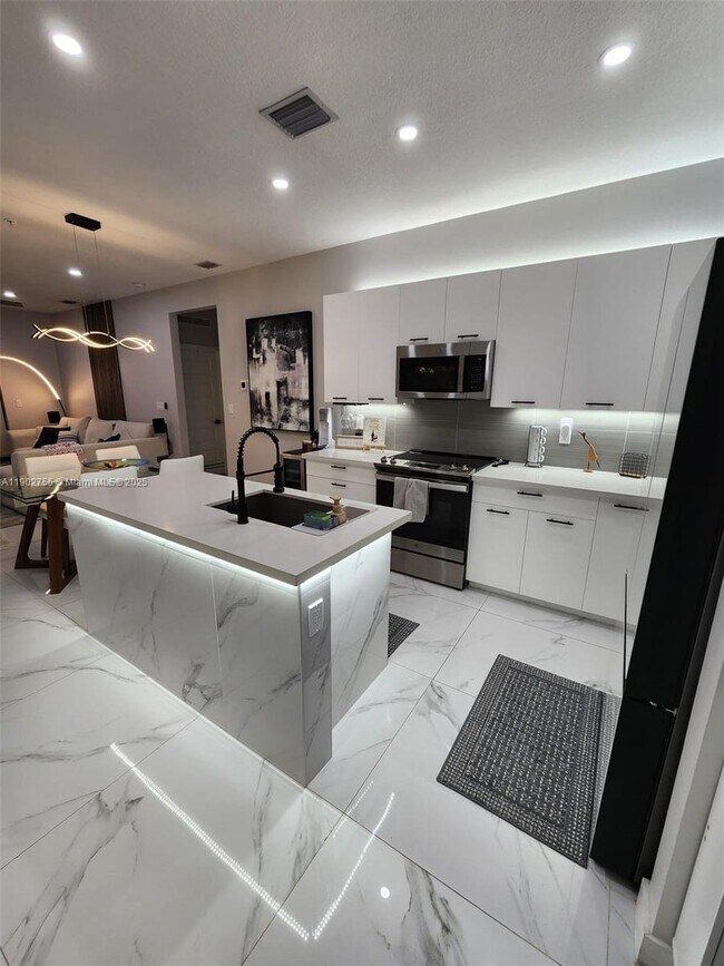 Building Photo - 8363 NW 41st St