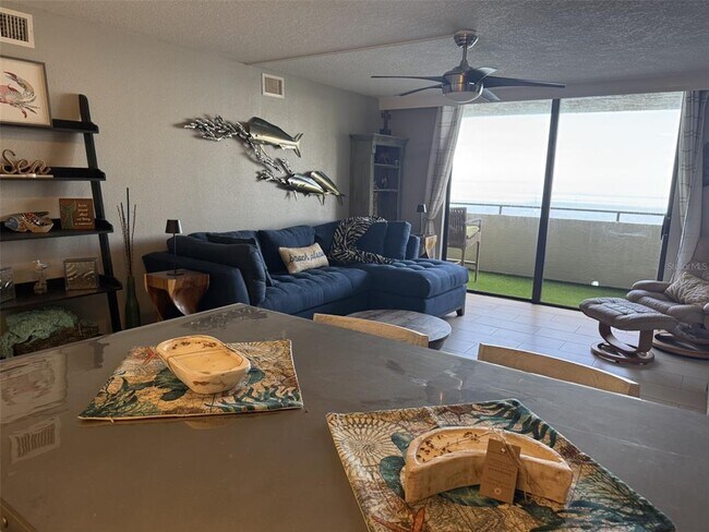 Building Photo - 6035 Sea Ranch Dr