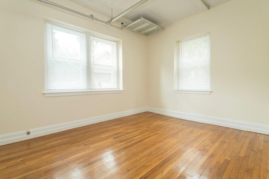 Building Photo - 132 Highland Rd