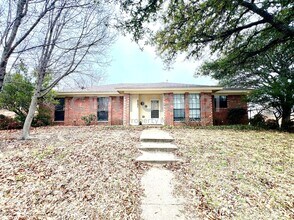 Building Photo - Charming 3/2/2 Situated on a Desirable Corner Lot in Watauga For Rent!