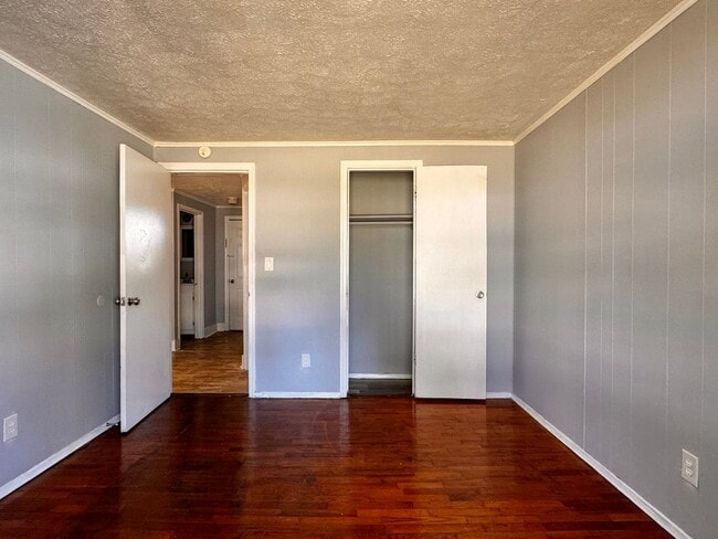 Building Photo - 1506 6th St SE