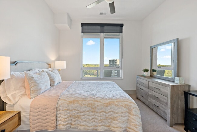 Building Photo - 1820 Fonthill Ct