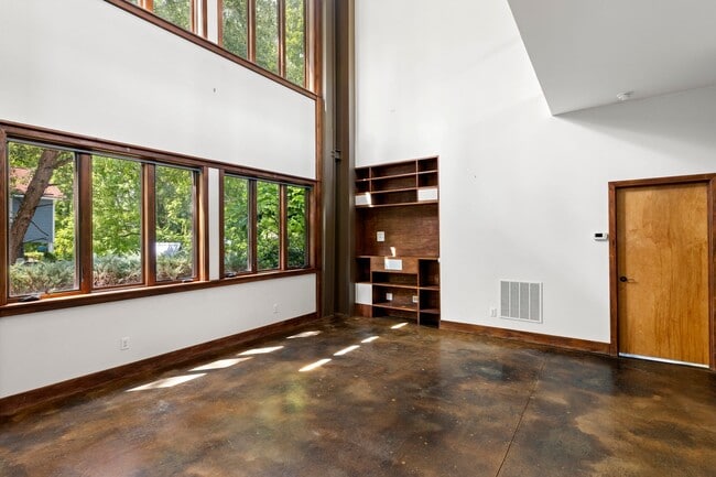 Building Photo - West Asheville Oasis