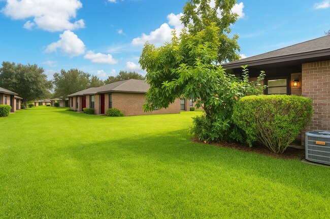 Building Photo - ***2ND MONTH RENT FREE! Cozy 1 Bedroom Apartment