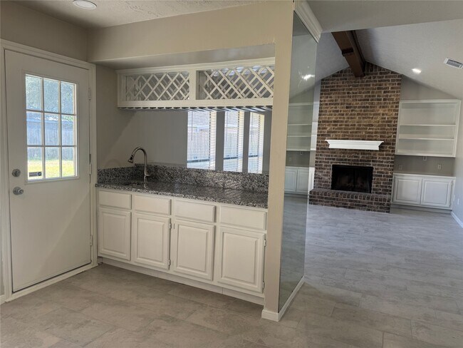 Building Photo - 8110 Green Devon Dr