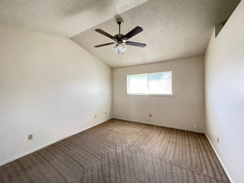 Building Photo - 4714 Mesa Dr