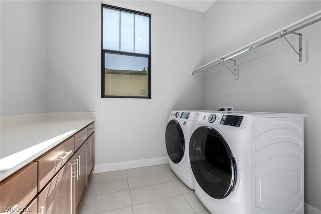 Building Photo - 980 Natural Harmony St