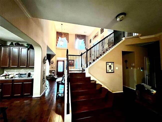 Building Photo - 2714 Lake Villa Dr