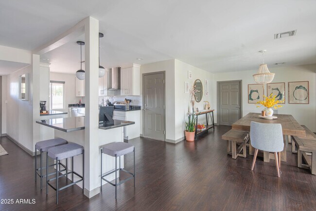 Building Photo - 2101 N 70th Pl